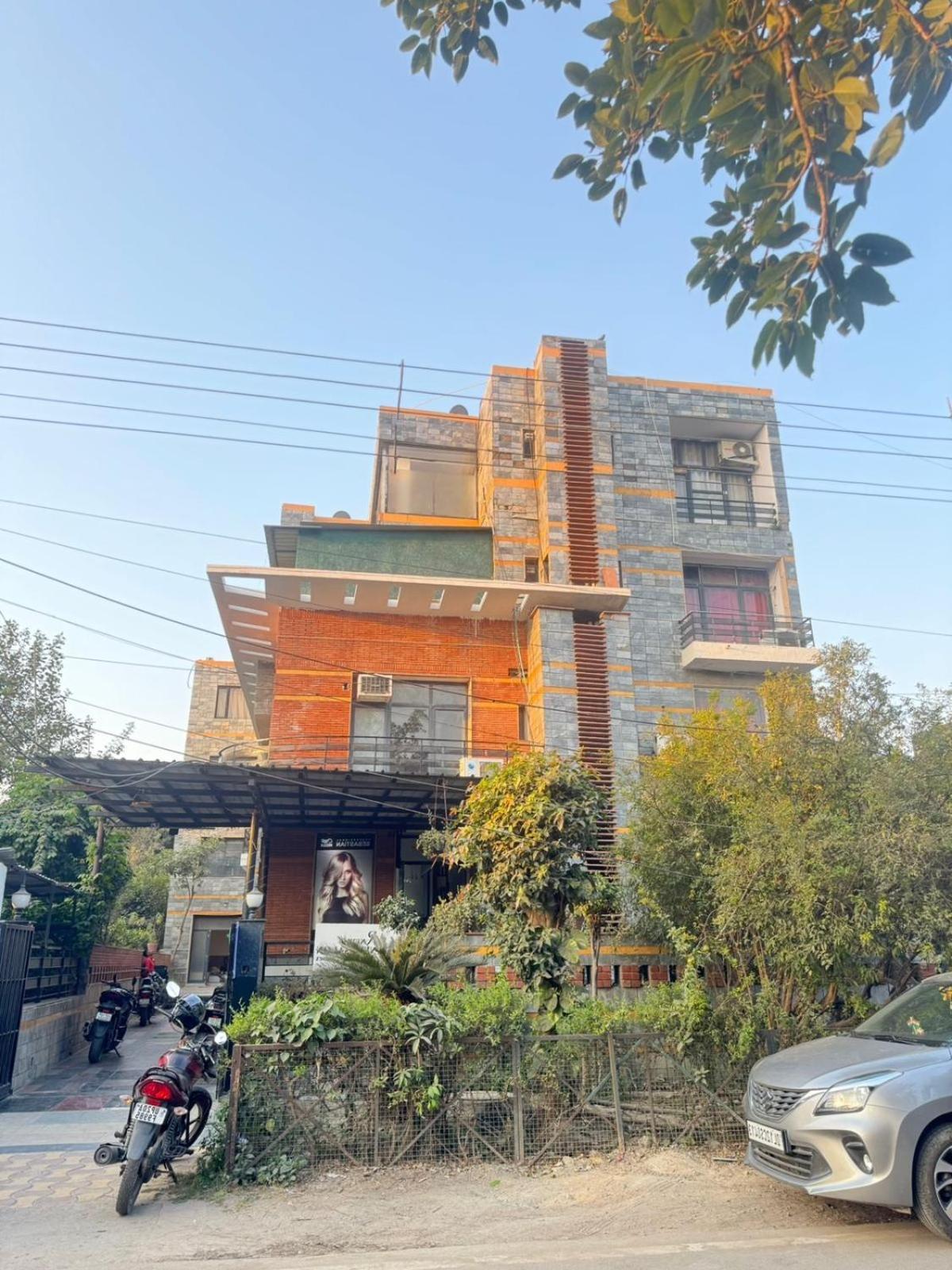 Hotel Warm Welcome - Noida Sector 51 Экстерьер фото