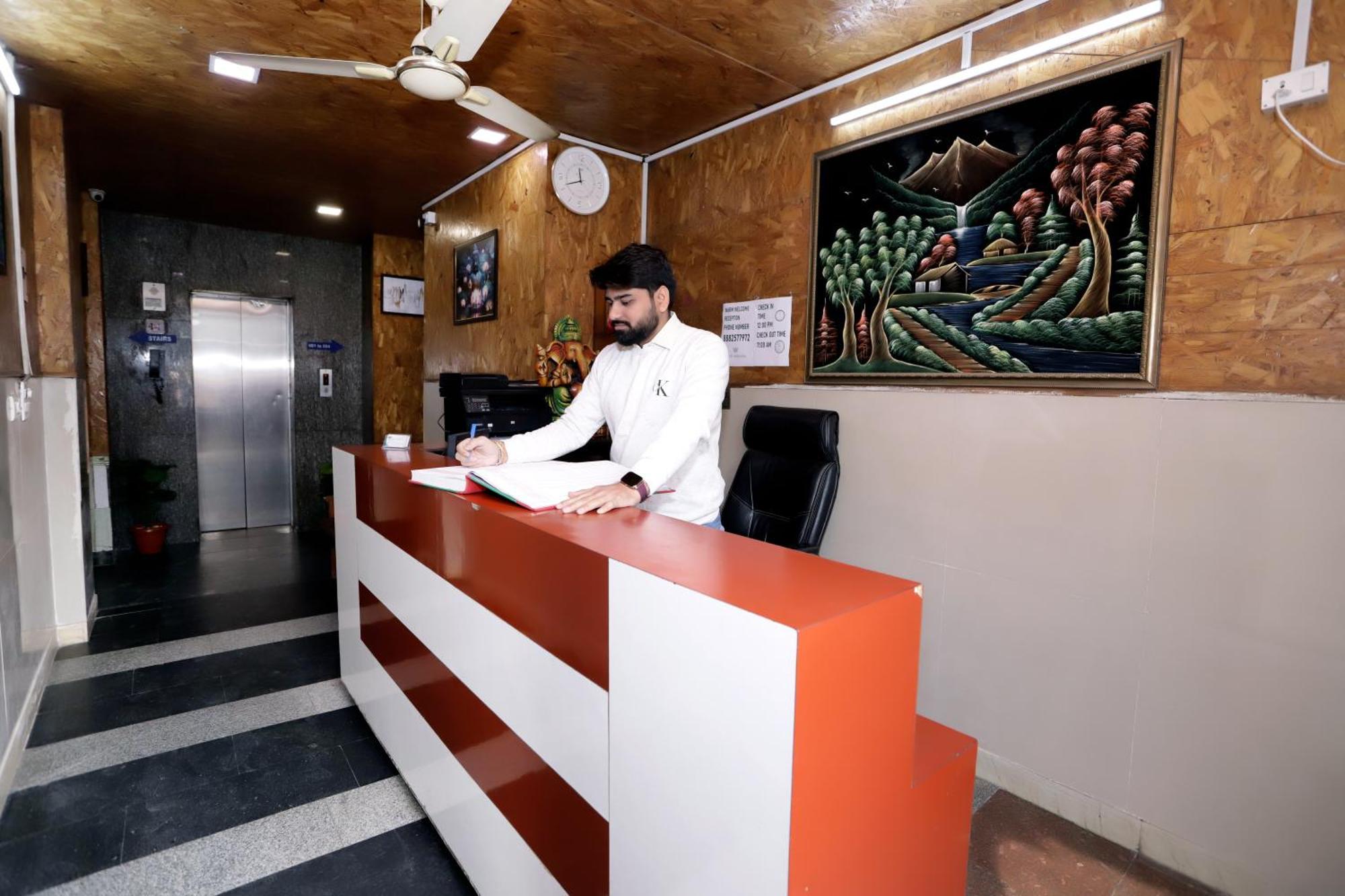 Hotel Warm Welcome - Noida Sector 51 Экстерьер фото