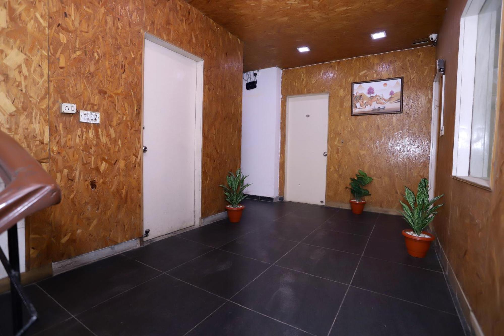 Hotel Warm Welcome - Noida Sector 51 Экстерьер фото