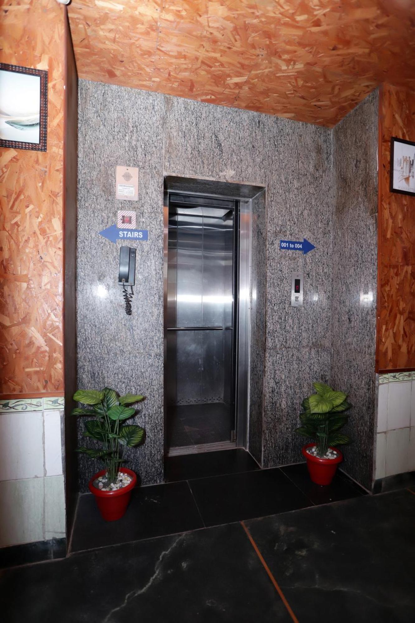 Hotel Warm Welcome - Noida Sector 51 Экстерьер фото