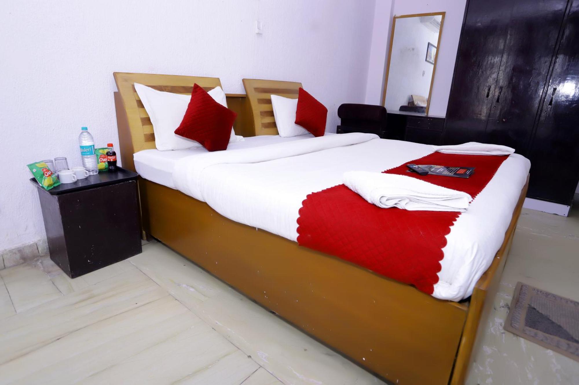 Hotel Warm Welcome - Noida Sector 51 Экстерьер фото
