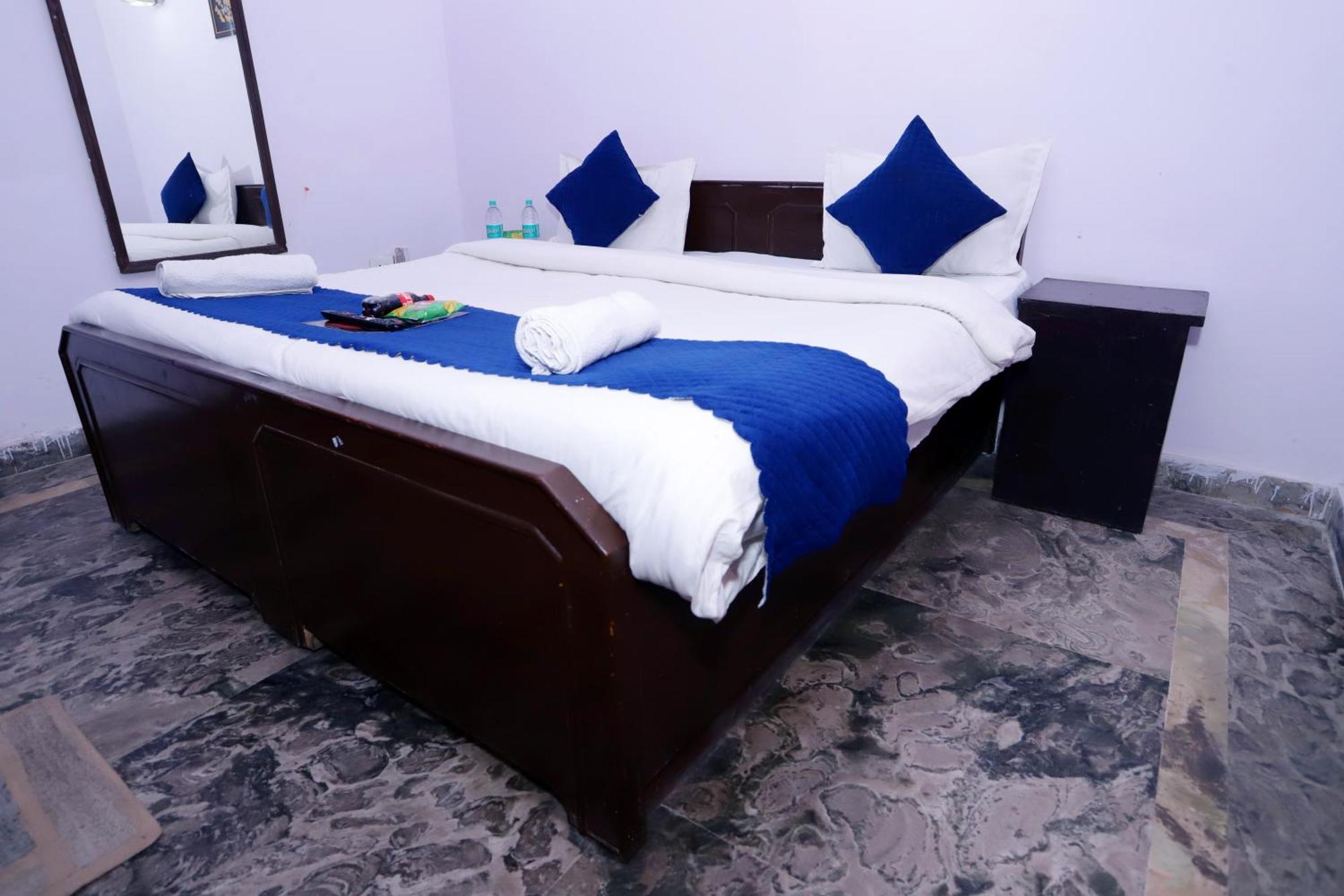 Hotel Warm Welcome - Noida Sector 51 Экстерьер фото